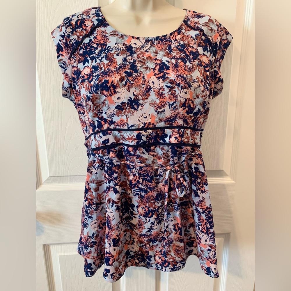 Motherhood Maternity S Blue Floral Top with Zipper Back and Tie